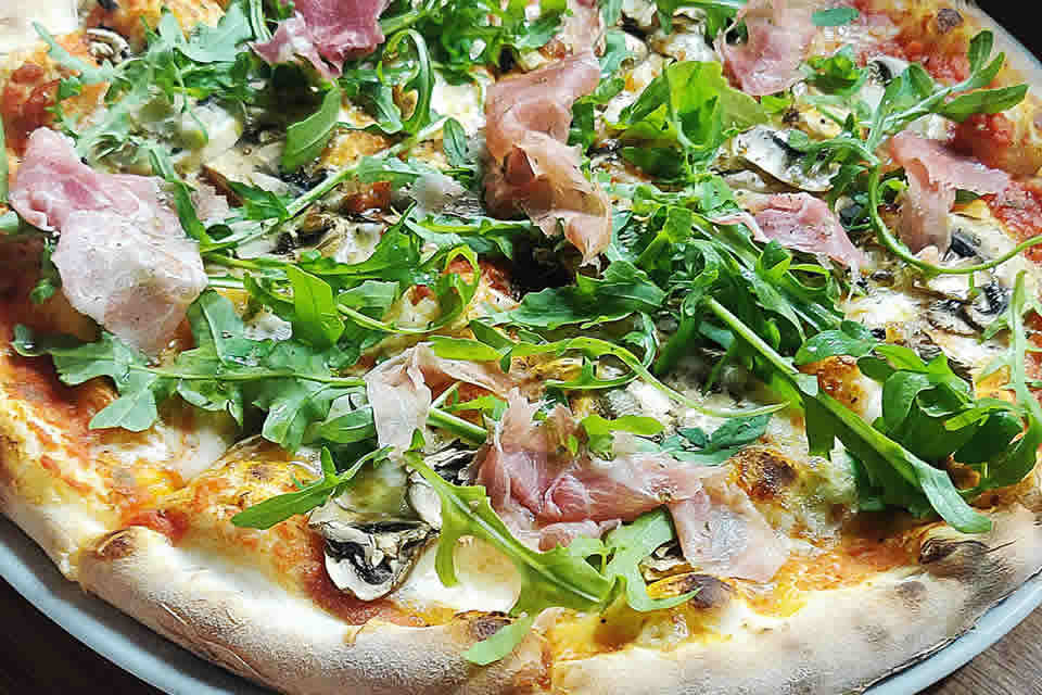 Prosciutto Crudo with Rocket Pizza